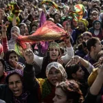 Mouvement des femmes kurdes : « Soyons solidaires des femmes et des peuples d’Afghanistan ! » La plus haute structure du mouvement des femmes kurdes dans le monde a publié un communiqué appelant les femmes du monde entier à se mobiliser afin d’accroître la solidarité pour les femmes et les peuples d’Afganistan.