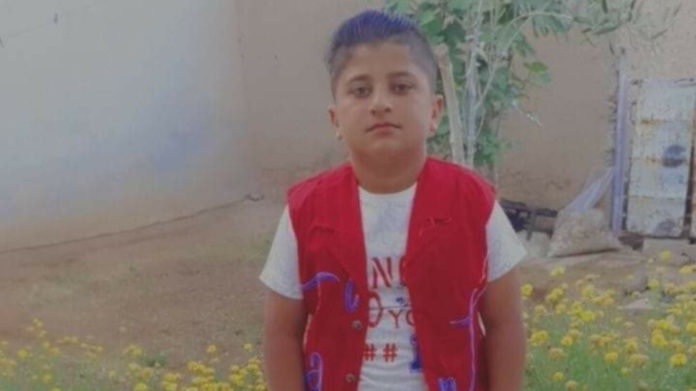 Un enfant est mort mercredi à Qamishlo, dans le nord-est de la Syrie, tué par une balle perdue. Deux autres enfants ont été blessés.