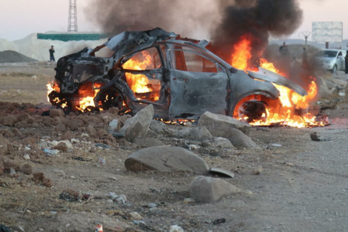 Un drone de l’armée turque a bombardé samedi un véhicule civil dans la ville de Kobane, tuant 3 civils.