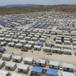 Une association soutenue par la Turquie construit 320 maisons pour les familles de mercenaires djihadistes à Azaz L’État turc continue de construire, par le biais des associations qui lui sont liées, de nouvelles maisons pour les familles de mercenaires à Azaz, dans le nord de la Syrie.