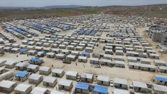 L’État turc continue de construire, par le biais des associations qui lui sont liées, de nouvelles maisons pour les familles de mercenaires à Azaz, dans le nord de la Syrie.