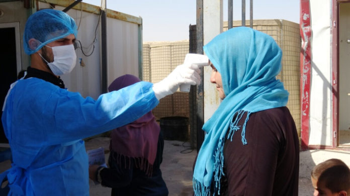 Appelant au soutien des organisations mondiales de santé, le centre de santé du camp de Girê Spî, dans le nord de la Syrie, a déclaré ne pas pouvoir fournir de services adéquats aux résidents du camp, en raison du manque d'équipements médicaux et de médicaments.