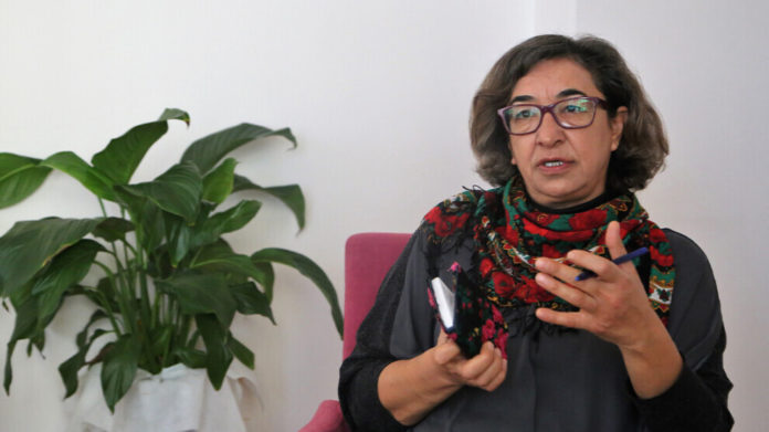 La politicienne kurde Ayşe Gökkan a été condamnée à trente ans de prison à Amed. Le mouvement des femmes (TJA) a annoncé que même cette sentence ne peut pas arrêter la lutte pour la liberté des femmes.