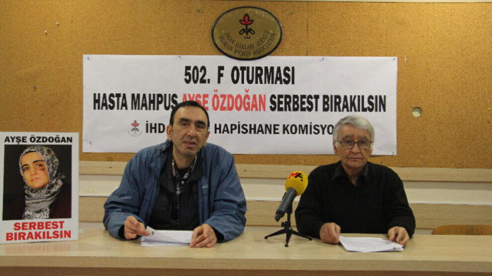 L'Initiative pour la libération des prisonniers malades a tenu une conférence de presse samedi, dans les locaux de l'IHD, à Ankara.