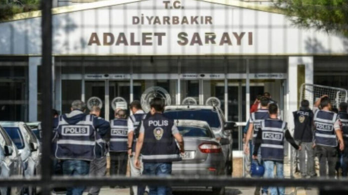 Le nombre de militants politiques et de syndicalistes arrêtés lundi sur ordre du parquet de Diyarbakir est passé à 19.