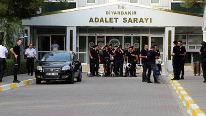 Sur les 19 militants politiques et syndicaux arrêtés la semaine dernière, 14 ont été placés en détention à Diyarbakir.