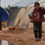 Les enfants réfugiés d’Afrin confrontés à des maladies en raison de l’embargo imposé par Damas Le pédiatre Y.C. a déclaré que les enfants réfugiés d'Afrin sont confrontés à des maladies chaque année en raison de l'embargo imposé par le gouvernement de Damas dans la région. Il a jouté que les organisations internationales ne remplissaient pas leur devoir.