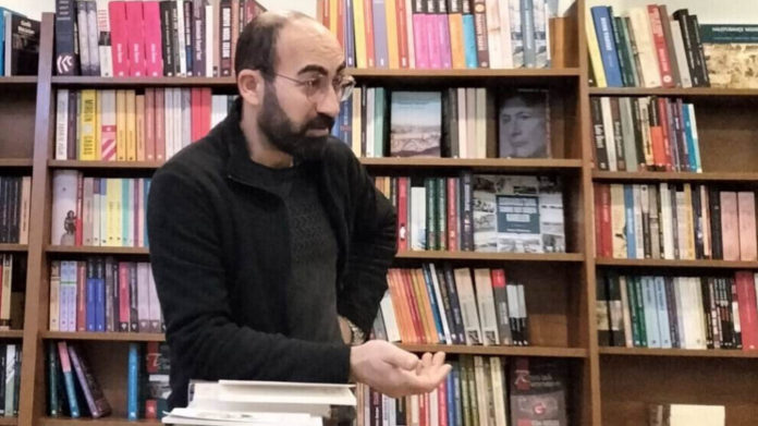 Plus de 200 livres kurdes sont publiés chaque année en Turquie, ce qui n'est pas négligeable dans le contexte actuel, selon Mehmet Çakmak