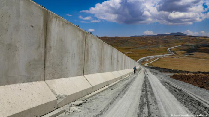 La Turquie construit des murs à sa frontière avec l'Iran grâce aux fonds de l’UE. Des murs visant surtout à rompre les liens entre les Kurdes