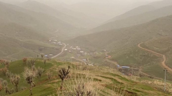 Deux habitants d'un village proche de la ville de Sîdekan, dans le sud du Kurdistan (Irak), ont été arrêtés par l'armée turque et emmenés de l'autre côté de la frontière. Ils sont accusés de se trouver « sans autorisation » dans une « zone d'exclusion militaire ».