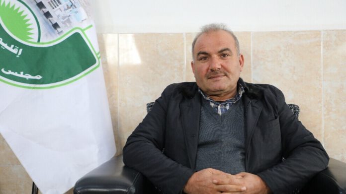 Le coprésident du Conseil de Kobanê, Mistefa Îto explique le but des attaques turques contre la région autonome du nord et de l'est de la Syrie par le fait de « semer la panique parmi la population ».