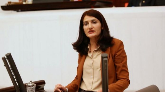une demande de retrait d'immunité a été déposée mercredi auprès de la présidence du Parlement contre la députée du HDP Semra Güzel