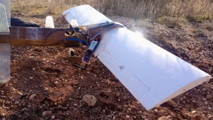 Un drone appartenant à des mercenaires soutenus par la Turquie a été abattu samedi dans le canton de Shehba, au nord de la Syrie.