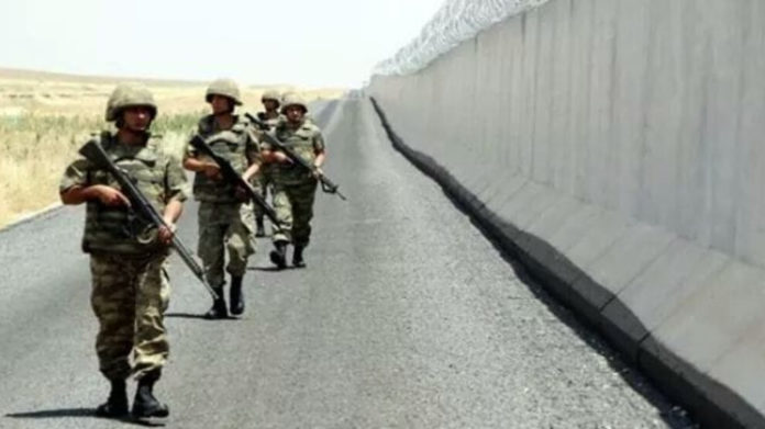 L’Observatoire syrien des droits de l’Homme (OSDH) a condamné les repoussoirs violents des gardes-frontières turcs et a demandé que le dossier des meurtres prémédités à la frontière entre la Syrie et la Turquie soit transmis aux tribunaux internationaux.