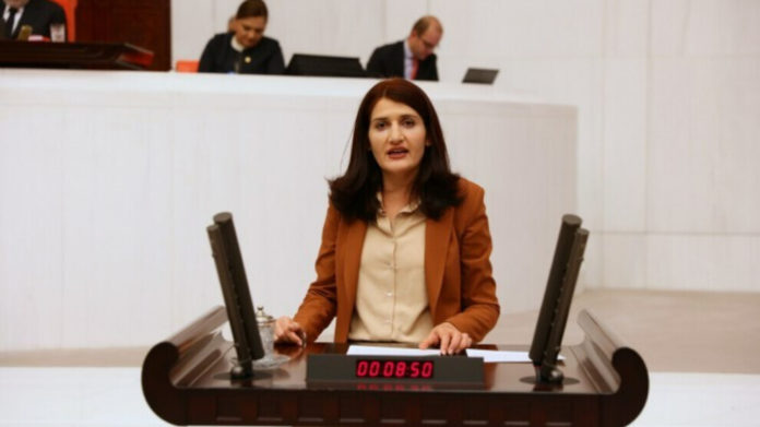 La Commission mixte de l’assemblée nationale turque a décidé de lever l'immunité de la députée du HDP Semra Güzel.