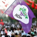 HDP : « Les dernières attaques démontrent l’échec de la Turquie à traiter la question kurde » Un retour aux négociations de paix dans le cadre de la question kurde est essentiel pour les Kurdes, les Turcs et les autres peuples du Moyen-Orient, a déclaré le Parti démocratique des peuples (HDP).