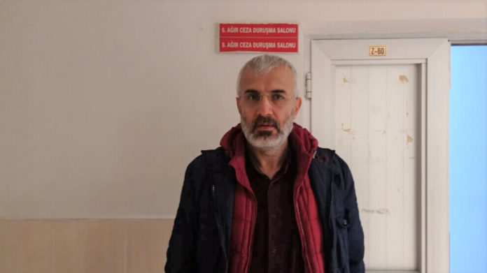 L'écrivain kurde Azad Zal a été condamné jeudi à plus de six ans de prison à Diyarbakir, notamment pour avoir milité au sein du DTK