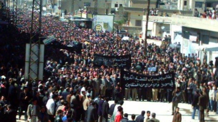 Le 12 mars 2004, neuf personnes ont été tuées après que des affrontements aient éclaté pendant un match de football dans la ville de Qamishlo