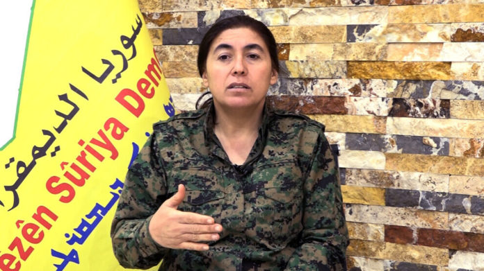 Les FDS combattent l’EI avec très peu de moyens et malgré les entraves de la Turquie, a déclaré la commandante kurde Newroz Ehmed