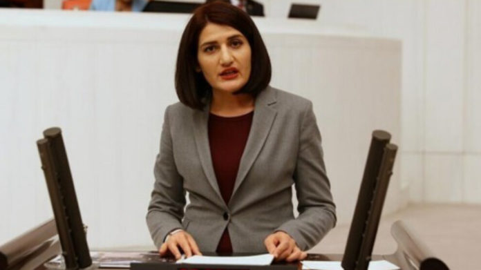 Un mandat d'arrêt a été émis par les autorités turques contre la députée kurde HDP de Diyarbakir, Semra Güzel