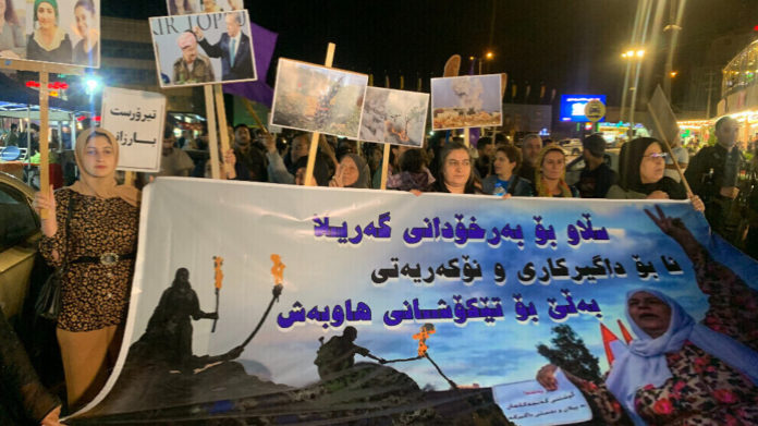 Manifestation conduite par les femmes à Sulaymaniyah pour protester contre l'opération turque et la collaboration du clan Barzani avec Ankara