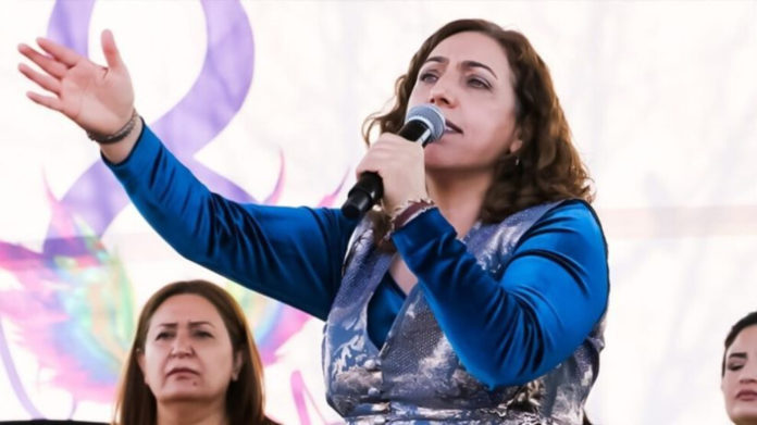 Une procédure a été engagée contre la députée kurde du HDP Saliha Aydeniz en vue de la priver de son immunité parlementaire.