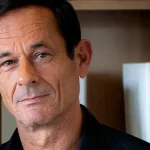 PATRICE FRANCESCHI: « Nos diplomates, et le plus haut niveau de notre diplomatie, restent fondamentalement pro-turcs » LA FRANCE SILENCIEUSE FACE À UNE NOUVELLE OPÉRATION TURQUE EN SYRIE La Turquie s'apprête à une nouvelle opération militaire dans le nord de la Syrie. Les États-Unis et la Russie ont déjà fait savoir qu'ils n'approuvent pas. Mais est-ce suffisant pour retenir Erdogan? La France reste silencieuse pour l'instant. Patrice Franceschi, écrivain et engagé auprès des Kurdes depuis le début de la guerre en Syrie (2011) nous explique pourquoi.