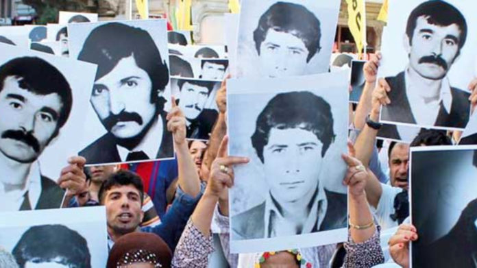 Le 14/07/1982, dans la prison de Diyarbakir, des prisonniers du PKK entamaient un jeûne de la mort pour dénoncer les conditions inhumaines