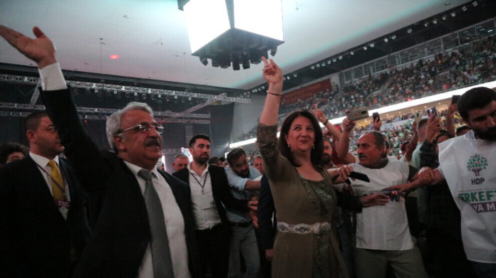 Des dizaines de milliers de personnes ont participé au 5e congrès ordinaire du HDP à Ankara dimanche, exprimant un message fort de résistance