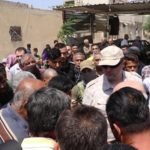 Attaque meurtrière turque: Les habitants de Tall Rifat en colère face au silence de Moscou et de Damas Des représentants des forces russes et du régime syrien ont été accueillis à Tall Rifat par des habitants en colère