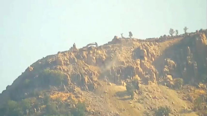 Au Sud-Kurdistan, l'armée turque tente vainement de détruire les positions de la guérilla à l'aide d'excavatrices