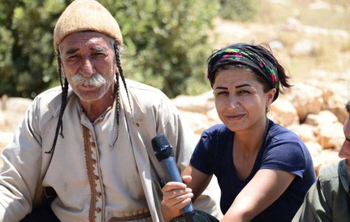 La journaliste Berfîn Hêzil a été témoin de la fuite des peshmergas du PDK qui ont laissé les yézidis de Shengal sans défense face à l'EI