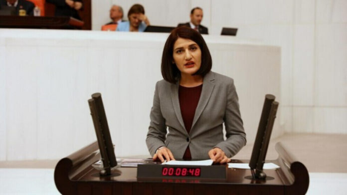 La députée HDP Semra Güzel, dont l'immunité parlementaire avait été levée en mars dernier, a été placée en garde à vue à Istanbul, vendredi