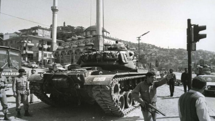 Aujourd'hui marque le 42e anniversaire du plus violent des coups d'État militaires subis par la Turquie au cours des XXe et XXIe siècles.