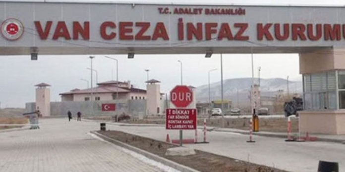 Deux détenus incarcérés dans la prison de haute sécurité de Van en Turquie ont été transférés vers d’autres prisons après avoir été torturés. 