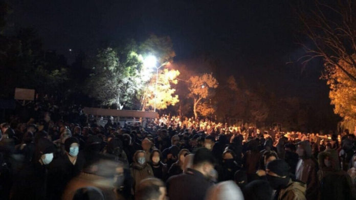 Le soulèvement révolutionnaire en Iran se poursuit sans relâche malgré une répression sanglante qui a fait des centaines de morts