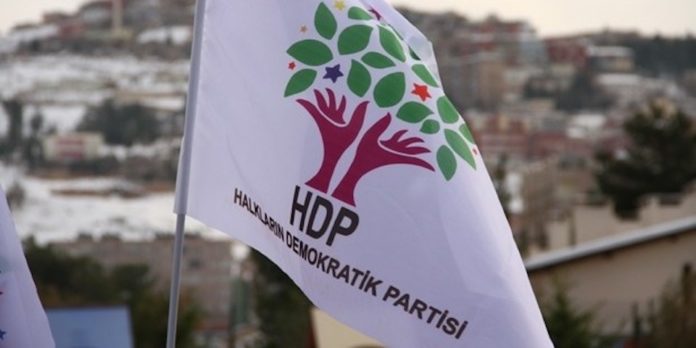 Le comité exécutif du Parti démocratique des peuples (HDP) a publié une déclaration en réponse aux bombardements aériens intenses de la Turquie sur le nord et l'est de la Syrie et le nord de l'Irak, appelant à un arrêt immédiat de l'agression militaire.