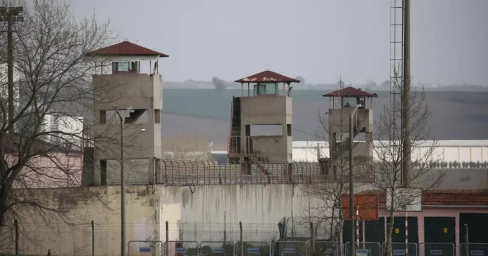 Des prisonniers politiques de la prison de type L de Giresun Espiye ont entamé une grève de la faim pour dénoncer les violations croissantes de leurs droits.