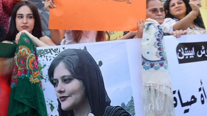 Les manifestations contre le régime des Mollahs se poursuivent au Kurdistan oriental et en Iran, malgré le froid et la répression étatique.