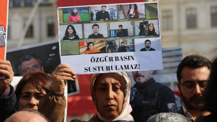 En mai, s'ouvrira à Ankara le procès contre onze journalistes kurdes qui encourent jusqu'à 15 ans de prison
