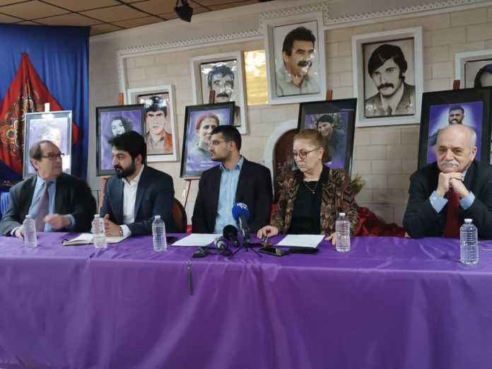 Le CDK-F a tenu jeudi une conférence de presse dans ses locaux concernant l'enquête sur le meurtre de trois militants kurdes à Paris le 23 décembre 2022.
