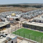 La Turquie poursuit l’expansion des colonies de peuplement dans la région occupée d’Afrin L’état turc persiste dans la création de colonies de peuplement dans les villages et les districts du canton d'Afrin occupé. L'objectif étant de modifier la démographie de la région et d'y installer des familles de mercenaires affiliées à l'occupation turque.