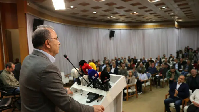 La résistance du peuple face aux pressions et aux attaques durant la campagne électorale a été saluée par le Co-Porte-parole du Parti de la Gauche Verte, İbrahim Akın. Tout en admettant leurs échecs, Akın affirme avec optimisme : 