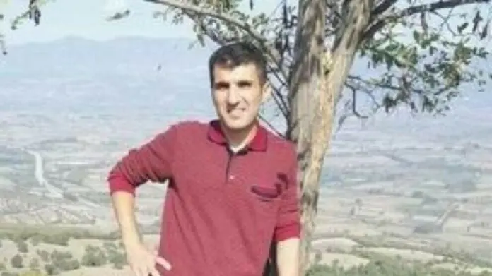 Hüseyin Arasan, membre éminent de l'Association des Travailleurs de Mésopotamie, a tragiquement perdu la vie ce matin. Victime d'une agression brutale survenue à Sulaymaniyah, au Kurdistan du Sud, vers 10h30 ce vendredi, Arasan a succombé à ses blessures graves.