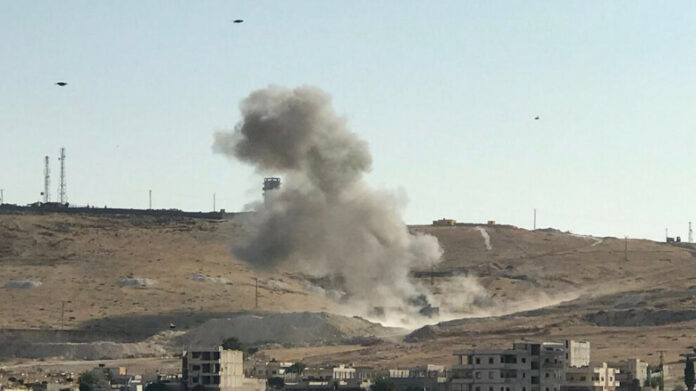 Au moins deux personnes ont été blessées mercredi dans des frappes d'artillerie et de drones turcs sur Kobanê, dans le nord de la Syrie.