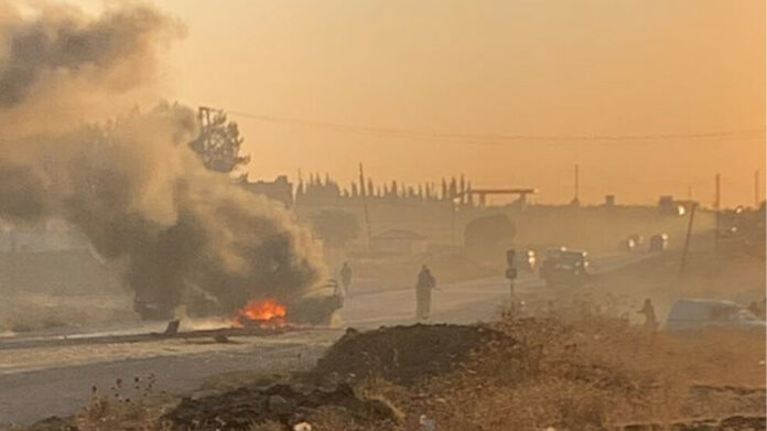 Un véhicule a été bombardé par un drone tueur turc dans le canton de Qamishlo, au nord-est de la Syrie. La frappe a fait plusieurs blessés.