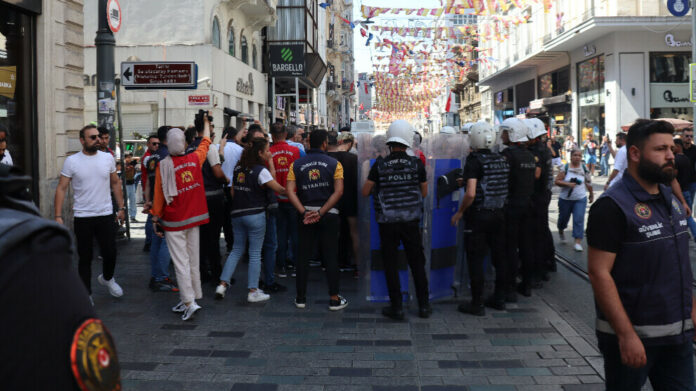 La manifestation organisée à Istanbul pour les Mères du Samedi a de nouveau été réprimée par la police. 21 personnes ont été arrêtées.