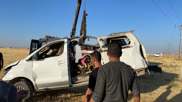 La Turquie a attaqué par drone une voiture de la chaîne Jin TV dans le nord de la Syrie. Le conducteur a été tué et une journaliste blessée.