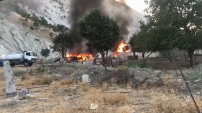 Un drone turc a frappé la mairie de Binarê, à Qandîl, dans le Sud-Kurdistan, endommageant le bâtiment et les véhicules de la municipalité