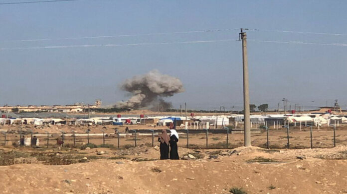 Le Rojava est actuellement sous un bombardement intensif de l'État turc, mettant en danger les infrastructures civiles depuis tôt ce matin. Les attaques s'étendent à une zone de plus en plus large à chaque heure qui passe, entraînant des pertes en vies humaines et des blessés.